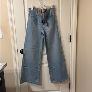 NWT Levi's 318 Shaping Wide Leg Mid Rise Women's Jeans Size 27/32